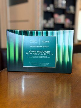 Тревел набір "ELEMIS Aston Martin" - AMF1 Discovery for Her AMF1 Discovery for Her - Тревел набір Aston Martin фото